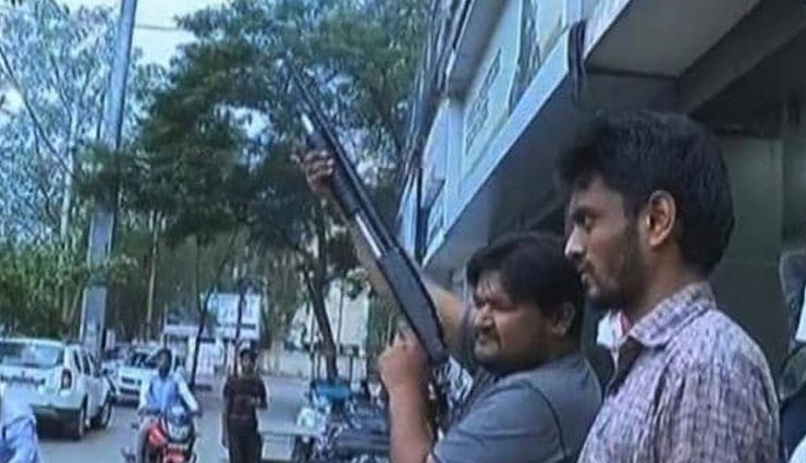 84 घंटे जेल में बिताने के बाद बाहर आए विधायक आकाश, जश्न में BJP दफ्तर के बाहर फायरिंग akash vijayvargiya,bjp,kailash vijayvargiya,bjp mla kailash vijayvargiya,akash vijayvargiya bail petition,bhopal,indore,news,news in hindi