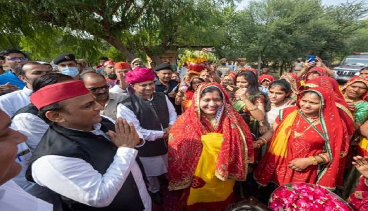 शादी समारोह में शामिल होने जयपुर आए थे अखिलेश यादव, बोले यूपी में सपा बनाएगी सरकार, बीजेपी को 400 सीटों पर मिलेगी हार