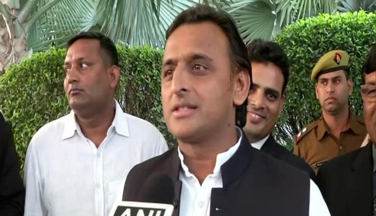 महाराष्ट्र की सियासत पर अखिलेश का तंज - जिसका भी गवर्नर होगा, सरकार उसकी ही बनेगी