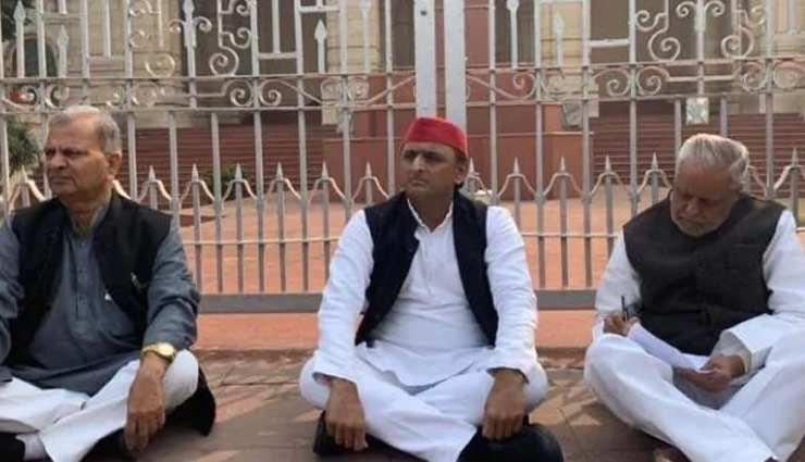 उन्नाव गैंगरेप पर अखिलेश यादव ने BJP पर निकाला गुस्सा, कहा - मौजूदा सरकार के राज में यह पहली घटना नहीं 