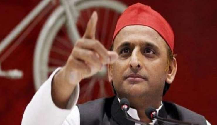 'मोबाइल से फैलता है संक्रमण', अखिलेश यादव का CM योगी पर तंज - पूरे देश में बैन हो