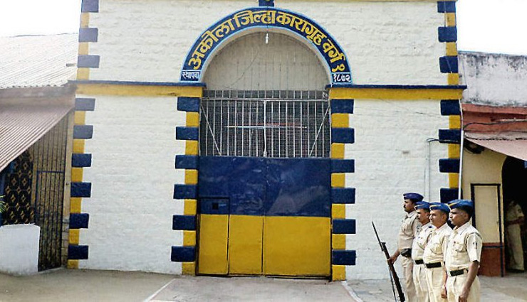महाराष्ट्र की अकोला जेल में कोरोना, 300 में से 68 कैदी संक्रमित