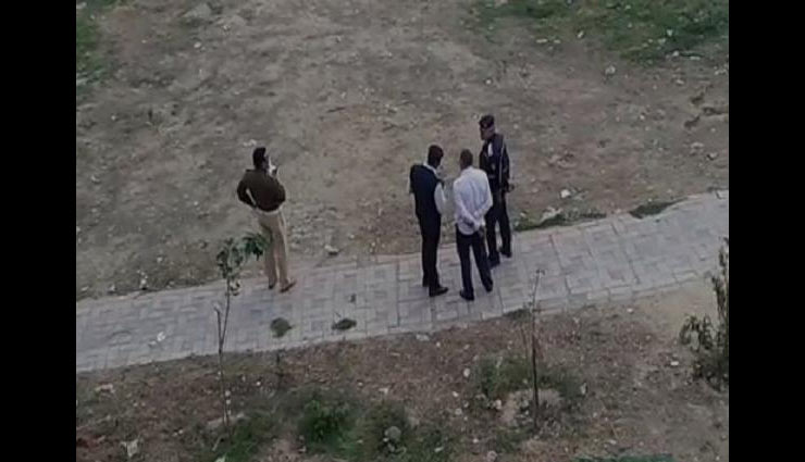 दिल्ली में अक्षरधाम मंदिर के पास फायरिंग, मौके पर भारी पुलिसबल तैनात