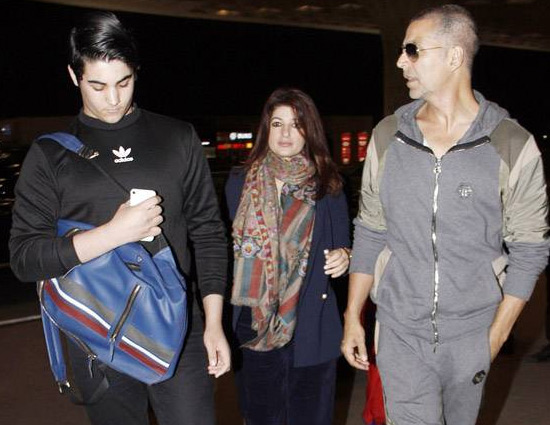 PHOTOS - परिवार के साथ न्यू ईयर मनाने हॉलीडे पर निकले खिलाड़ी कुमार, एयरपोर्ट पर दिखे कैजुअल लुक में 