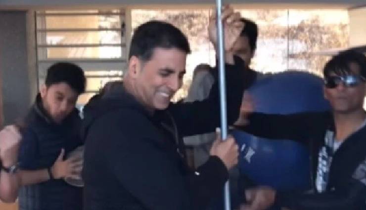 अक्षय कुमार ने दोस्तों के साथ मजेदार तरीके से मनाया फ्रेंडशिप डे, देखें Video, गांव में ऐसे जी रहे हैं धर्मेंद्र