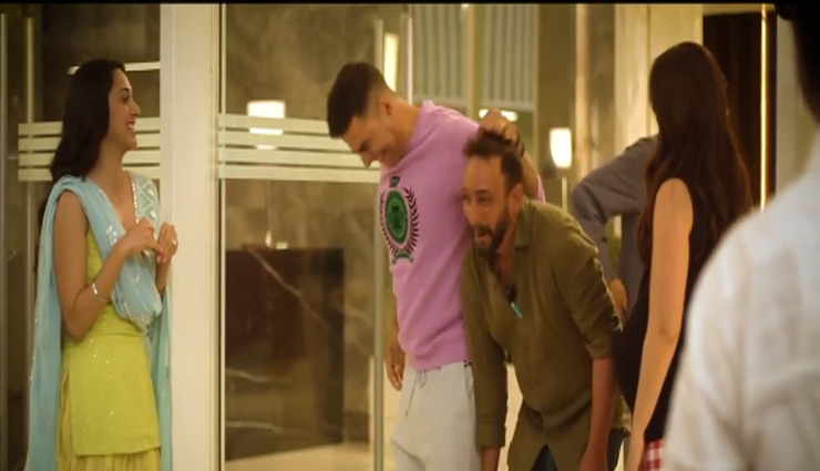 
 फिल्म 'गुड न्यूज' के सेट से वायरल हुए ये मजेदार वीडियो, मस्ती करते नजर आए अक्षय कुमार