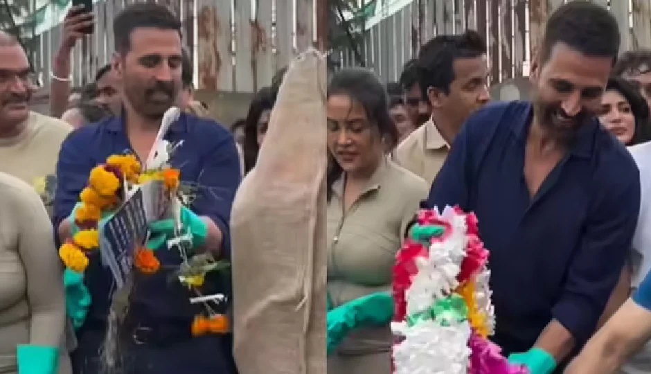 अक्षय कुमार ने जुहू चौपाटी पर गणपति विसर्जन के बाद किया सफाई अभियान, वीडियो वायरल होने पर उठे सवाल: दिखावा या सच्ची पहल?