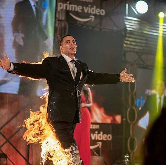 Akshay Kumar,akshay kumar fire ramp walk,akshay kumar dangerous ramp walk,mumbai,kesari,sooryavanshi,rohit shetty,karan johar,bollywood,bollywood news hindi,bollywood gossips hindi