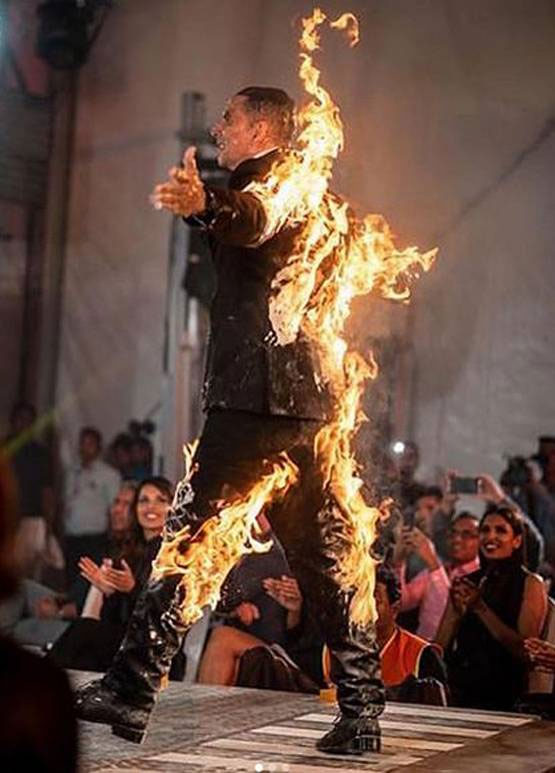 Akshay Kumar,akshay kumar fire ramp walk,akshay kumar dangerous ramp walk,mumbai,kesari,sooryavanshi,rohit shetty,karan johar,bollywood,bollywood news hindi,bollywood gossips hindi