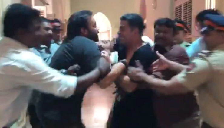 अक्षय-रोहित के बीच  हुई हाथापाई, चले लात-घूंसे, वीडियो वायरल