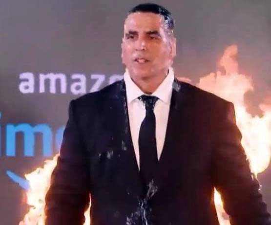 Akshay Kumar,akshay kumar fire ramp walk,akshay kumar dangerous ramp walk,mumbai,kesari,sooryavanshi,rohit shetty,karan johar,bollywood,bollywood news hindi,bollywood gossips hindi