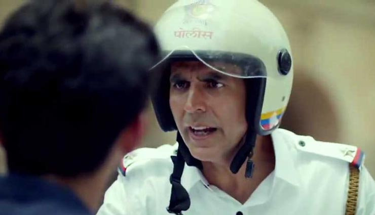 अक्षय कुमार बने ट्रैफिक पुलिस, नियम तोड़ने वालों के काटे चालान, देखे वीडियो