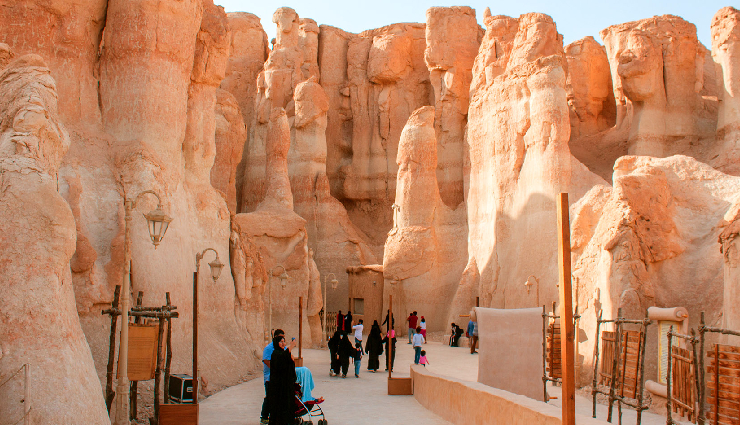 must-try activities in saudi arabia,things to do in saudi arabia,saudi arabia travel experiences,cultural attractions in saudi arabia,top tourist activities in saudi arabia,adventure in saudi arabia,saudi arabian landmarks to visit,saudi arabia historical sites,explore saudi arabia must-dos,saudi arabia travel recommendations