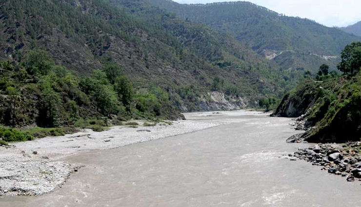 river rafting,adventure sports,water sports,thrill,adrenaline rush,outdoor activities,white water rafting,rapids,vacation,travel,nature,landscapes,adventure tourism,team building,extreme sports,family activities,safety measures,experienced guides,camping,backpacking,best places,water currents,rapids classification,equipment,rafting season,budget-friendly,group tours,scenic beauty,photography,summer activities