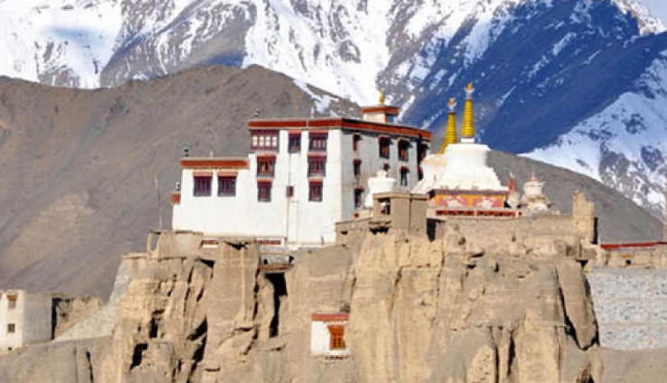 ladakh monasteries guide,surreal gompas in ladakh,amiable monastic sites,ladakh spiritual retreats,buddhist monasteries in the himalayas,ladakh cultural landmarks,picturesque gompas in ladakh,spiritual sites of ladakh,best monastic experiences in ladakh,iconic ladakh gompas