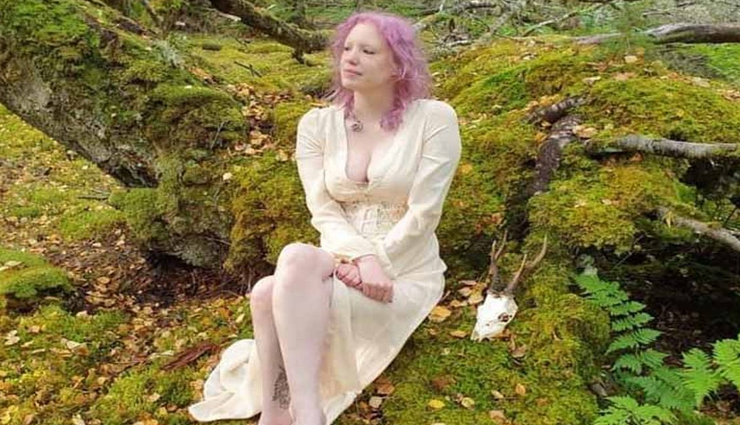 खुद को चुड़ैल बताती हैं ये महिला, हैलोवीन को मनाती हैं क्रिसमस की तरह 