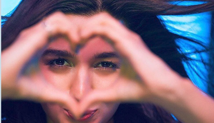 मुझे मेरी सहेलियों ने सच्चे प्रेम का मतलब समझाया : आलिया भट्ट