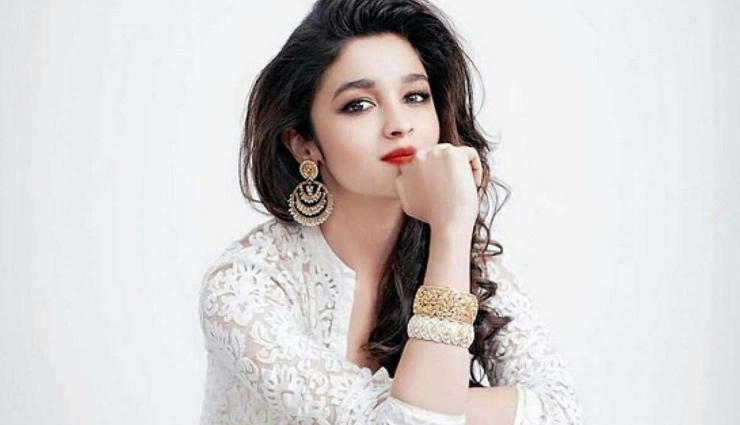 Ranbir Kapoor’s family love girlfriend Alia Bhatt; sister Riddhima gifts dazzling jewellery