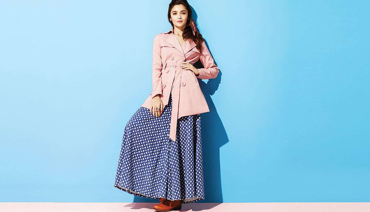 PICS- Alia Bhatt’s alleged boyfriend Ranbir Kapoor clicks this beautiful picture of her