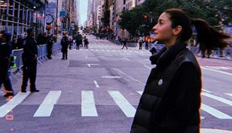 PICS- Alia Bhatt flies to New York to meet Ranbir Kapoor and his family