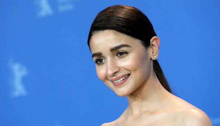 Alia Bhatt shares her exotic New Year selfie with Ranbir Kapoor and Ayan Mukerji