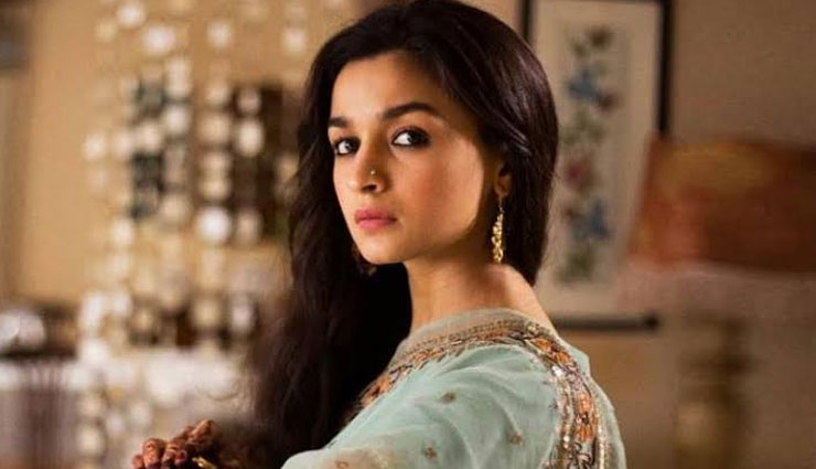 PICS- Alia Bhatt Just Wore The Most Expensive Dress, Price Will Blow Your Mind