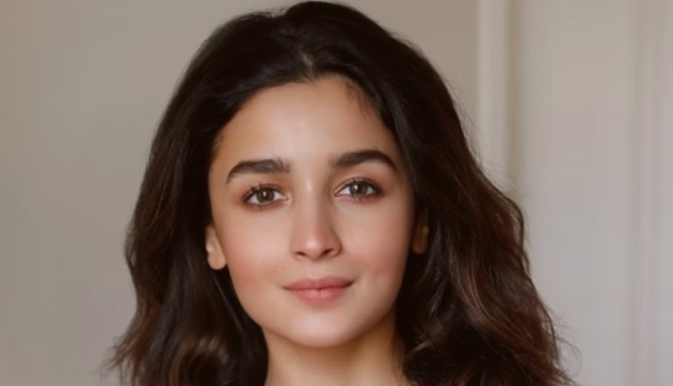 आलिया भट्ट ने दिखाई अपनी अगली फिल्म ‘जिगरा’ की झलक, ‘एनिमल’ से बॉबी देओल का लुक भी आया सामने