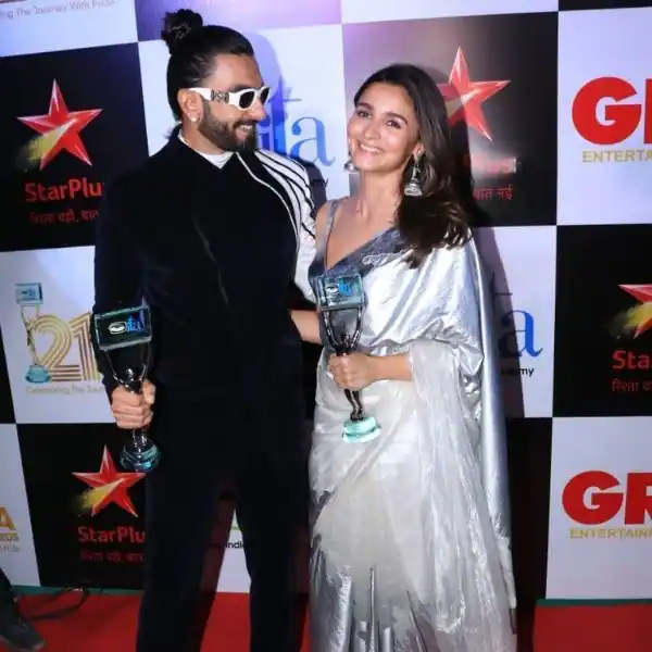 fashion,alia bhatt,alia bhatt saree,alia bhatt silver transparent saree,alia bhatt saree price,fashion,fashion tips