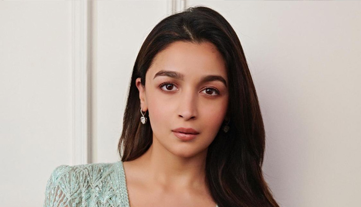 navratri 2024 skincare tips,celebrity-inspired skincare for navratri,glowing skin for navratri,bollywood skincare secrets for navratri,navratri glowing skin routine,navratri skincare from bollywood stars,alia bhatt skincare tips,kareena kapoor exfoliation routine,navratri skincare for glowing skin,navratri makeup and skincare tips