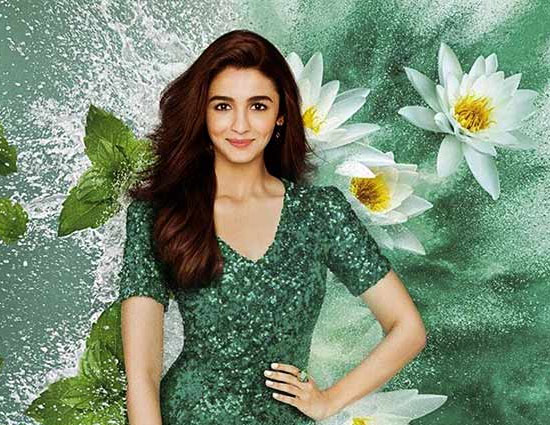 PHOTOS : ELLE के कवर पर आलिया का न्यू लुक