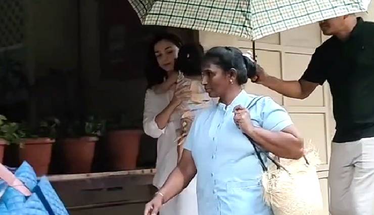 बेटी के साथ करीना के घर पहुंचीं आलिया भट्ट, राहा कपूर को देख फिदा हुए जा रहे हैं फैंस, वीडियो हुआ वायरल