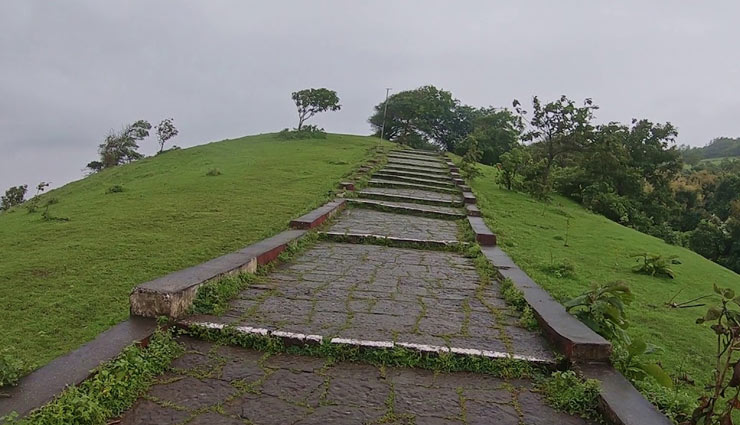 alibaug in maharashtra,maharashtra,tourism,travel,holidays