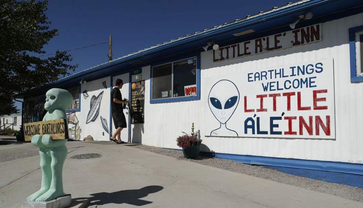 दुनिया की इस रहस्यमयी जगह पर बंधक बनाए हुए है एलियंस! हर समय तैनात रहते है हथियारों से लैस गार्ड area 51,facts about area 51,weird story,aliens