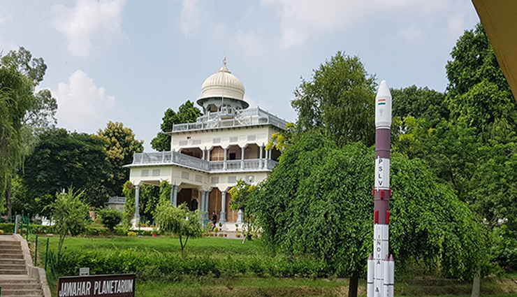 allahabad,places to explore in allahabad,khusro bagh,chandra shekhar azad memorial,allahabad museum,anand bhawan,planetarium,all saints cathedral,shri mankameshwar temple,fun gaon water park