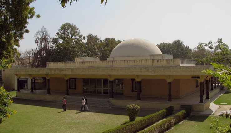 allahabad,places to visit in allahabad,triveni sangam,allahabad fort,alfred park,khusro bagh,allahabad planetarium,all saints cathedral,iskcon temple,alopi devi temple,new yamuna bridge,lalita devi temple