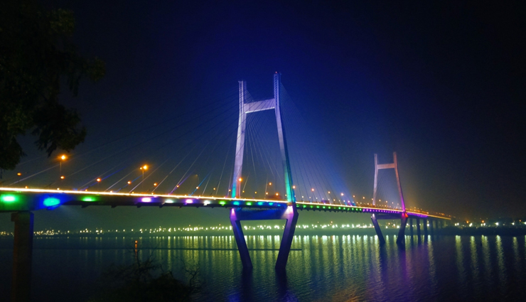 allahabad,places to visit in allahabad,shilp mela,chowk,loknath,phaphamau bridge,arail ghat,naini bridge