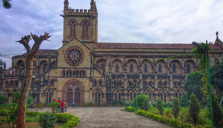 allahabad,places to explore in allahabad,khusro bagh,chandra shekhar azad memorial,allahabad museum,anand bhawan,planetarium,all saints cathedral,shri mankameshwar temple,fun gaon water park