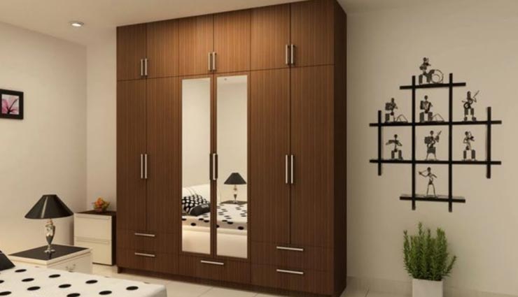 vastu tips,vastu tips in hindi,vastu defects,shortage of money,money in your life