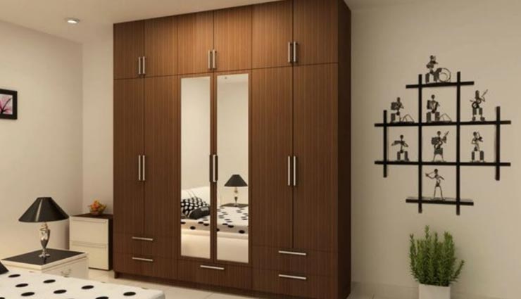 astrology tips,astrology tips in hindi,wrong direction of the wardrobe