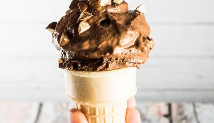 Recipe- Dreamy and Delicious Almond Chocolate ice Cream
