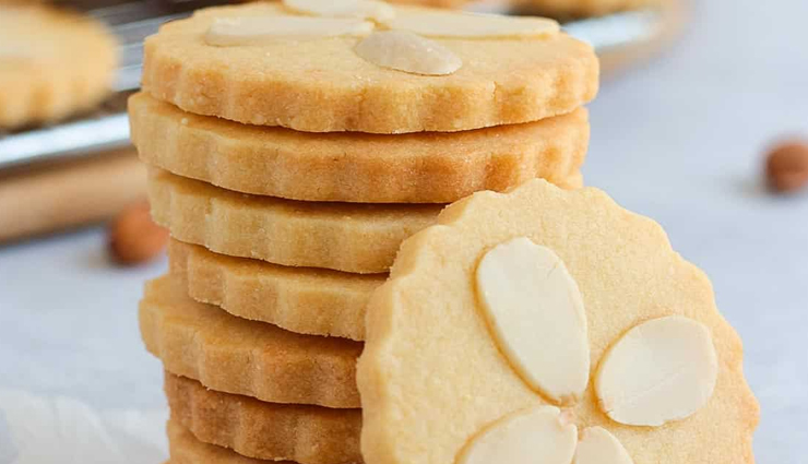 Recipe- Soft and Buttery Holiday Spiced Almond Shortbread Cookies
