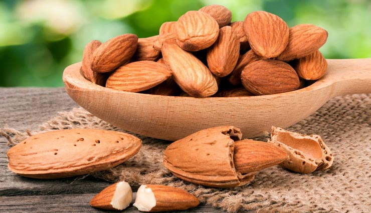 बादाम भी करती है जहर का काम, जानें किसको होता है इससे नुकसान