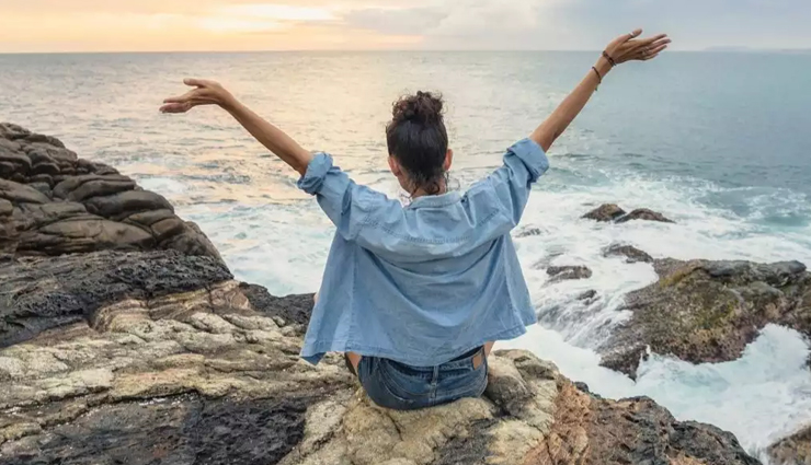 relationship space,giving space in relationships,balancing closeness and space,healthy relationship dynamics,individual pursuits in relationships,importance of personal interests,autonomy in relationships,respecting partners space,emotional independence in relationships,coping with relationship challenges