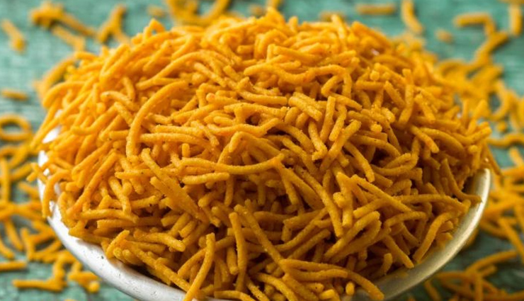 Holi Special: होली पर रंगों के साथ दे ज़ायके का तड़का, घर पर बनाएं आलू भुजिया सेव #Recipe holi celebration,aloo bhujiya sev recipe,aloo bhujia recipe in hindi,holi snacks recipe,recipe in hindi