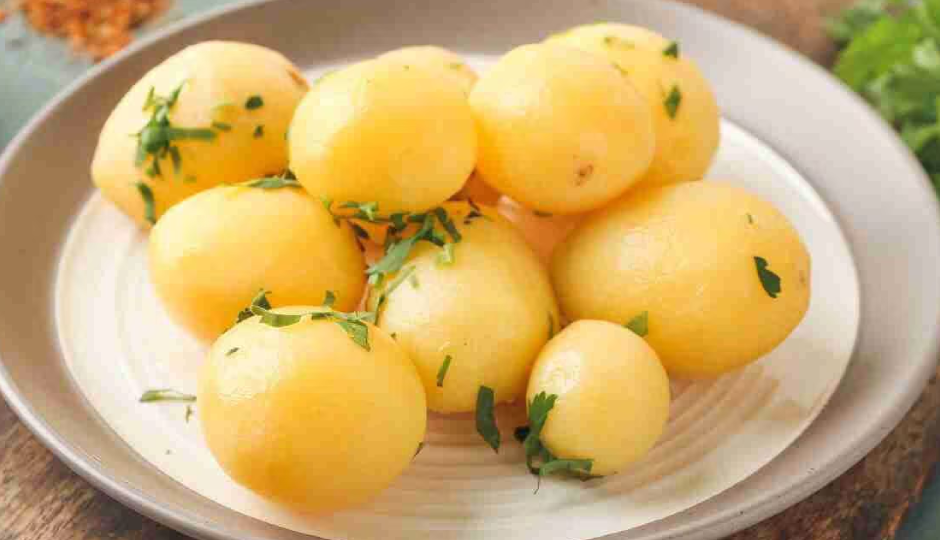 aloo masala kachori,aloo masala kachori tasty,aloo masala kachori spicy dish,aloo masala kachori delicious,aloo masala kachori ingredients,aloo masala kachori recipe,aloo masala kachori festival