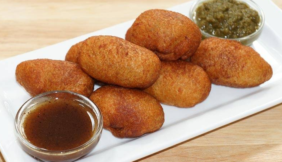 आलू ब्रेड रोल : जब करे कुछ खास खाने या खिलाने का मन तो बेझिझक तैयार करें यह डिश #Recipe