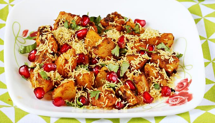 aloo chaat,chaat recipe,aloo recipe,snacks recipe,potato snacks recipe