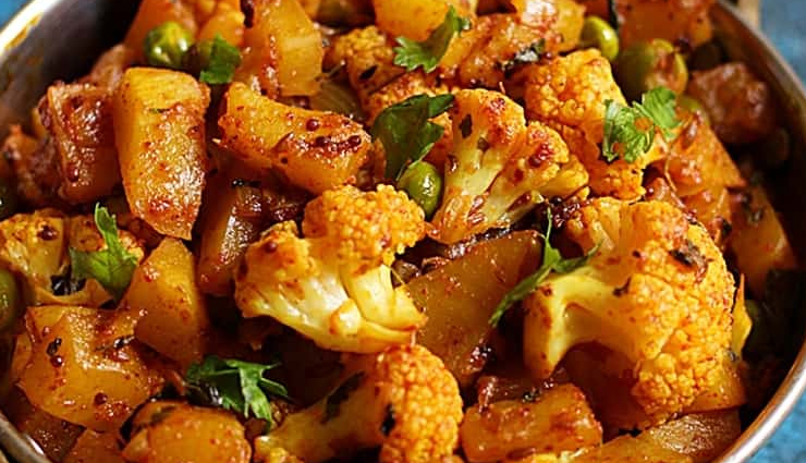 aloo gobhi sabji,indian potato and cauliflower curry,gobi aloo masala,vegan aloo gobi,spicy aloo gobi,cauliflower and potato stir fry,north indian aloo gobhi,quick and easy aloo gobi recipe,healthy aloo gobi,flavorful aloo gobi sabzi