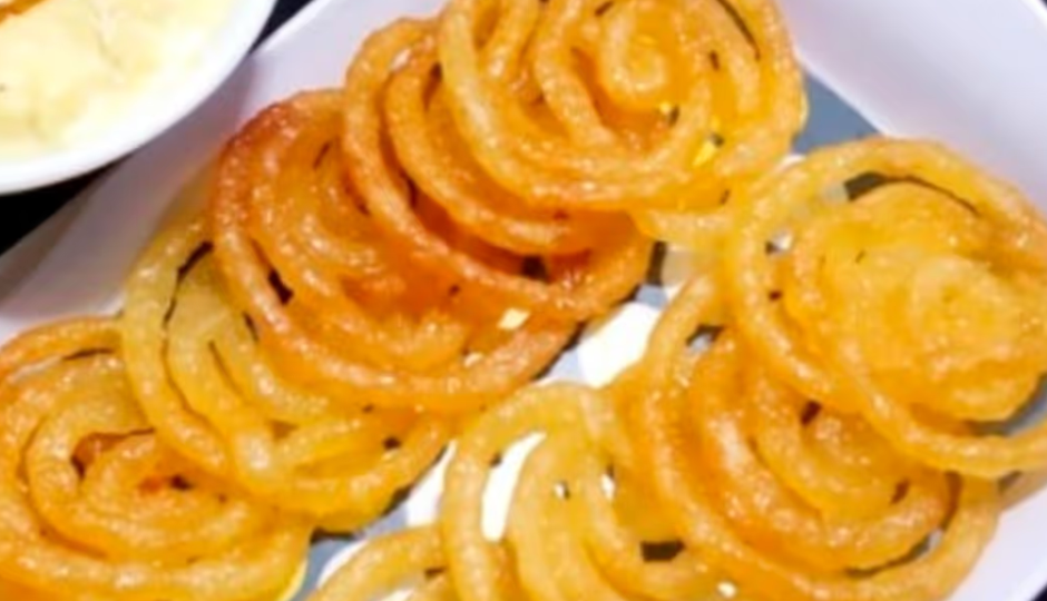 आलू की जलेबी : एक बार खाने के बाद आपकी फेवरेट लिस्ट में जुड़ जाएगा इस स्वीट डिश का नाम #Recipe aloo jalebi,aloo jalebi favorite,aloo jalebi sweet dish,aloo jalebi ingredients,aloo jalebi recipe,aloo jalebi tasty,aloo jalebi delicious,aloo jalebi guest,aloo jalebi special occasion