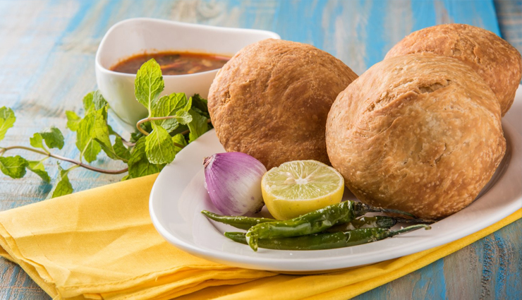 मानसून स्नैक्स के लिए बेहतरीन ऑप्शन हैं आलू की कचौड़ी #Recipe 